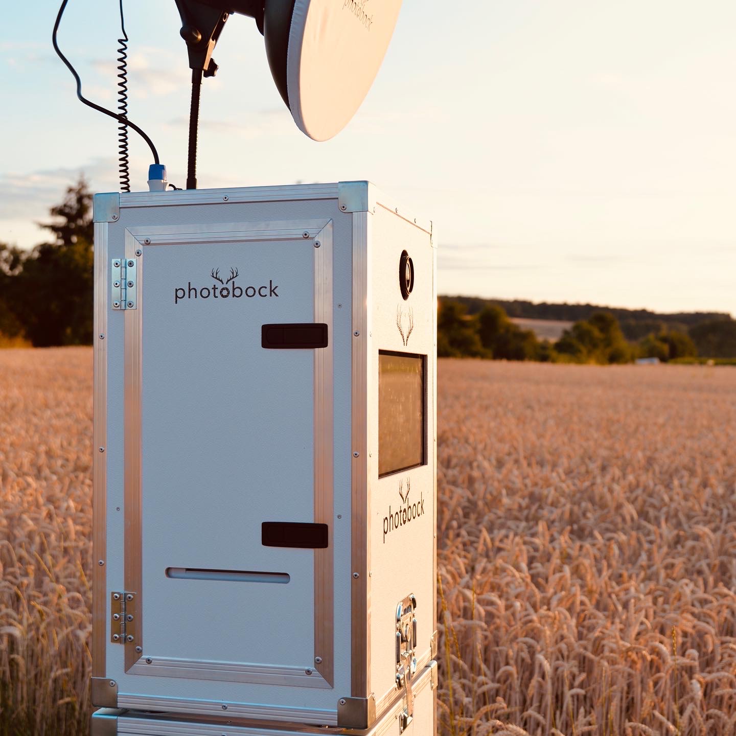 Der Photobock von der Seite mit Studioblitz